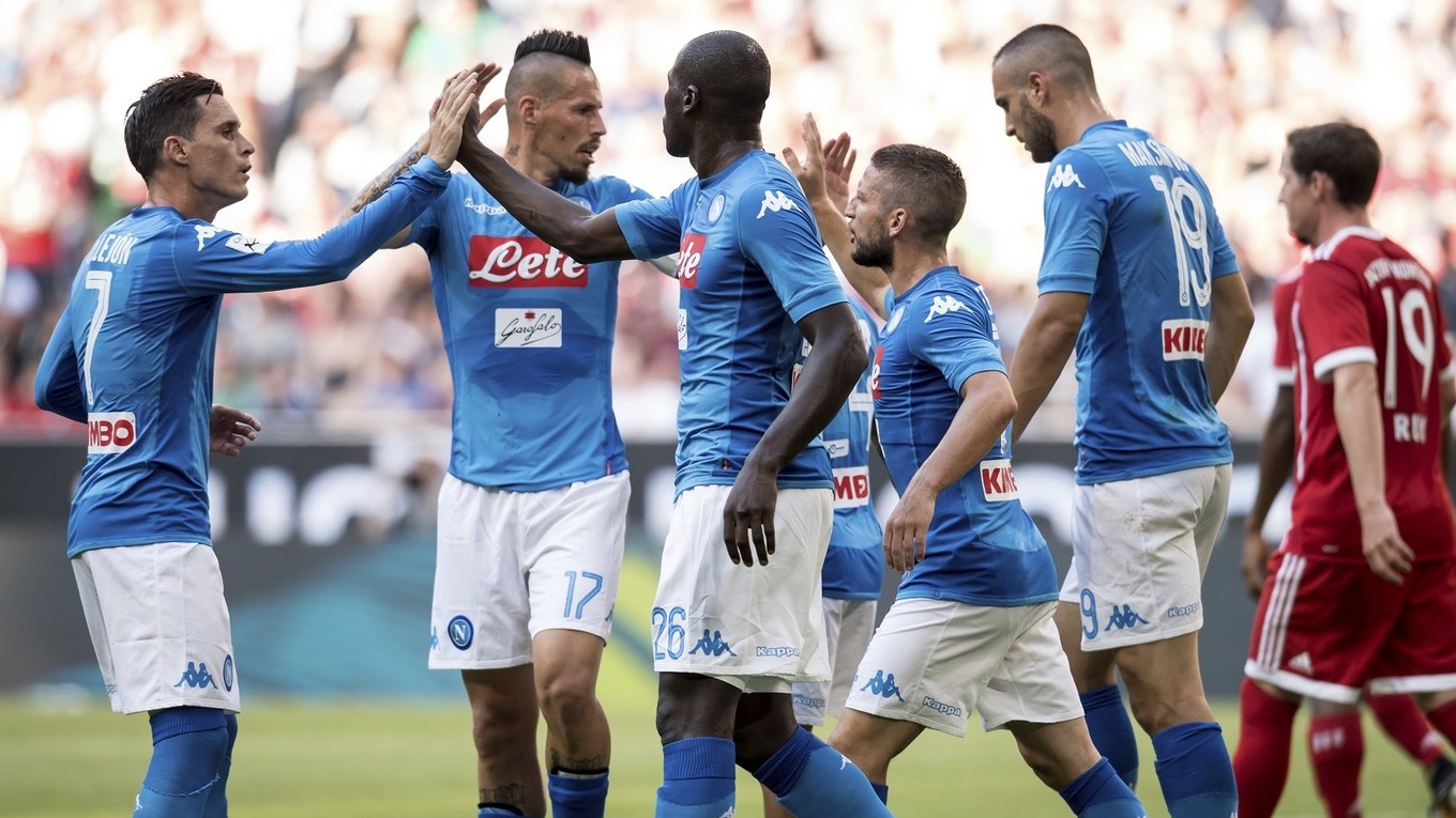 Hráči SSC Neapol sa radujú po jednom zo svojich gólov.