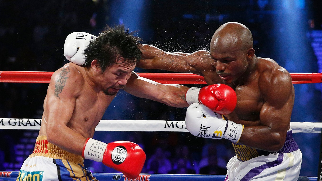 Až trikrát Timothy Bradley (vpravo) bojoval s Mannym Pacquiaom. Filipínčan je jediný, kto ho dokázal zdolať.