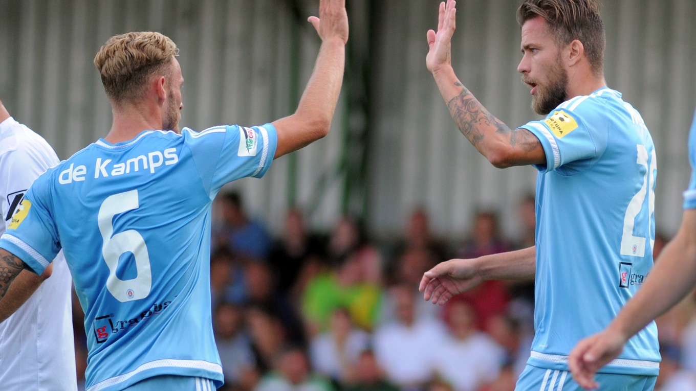 Na Slovan Bratislava bolo v Nových Zámkoch zvedavých veľké množstvo divákov.