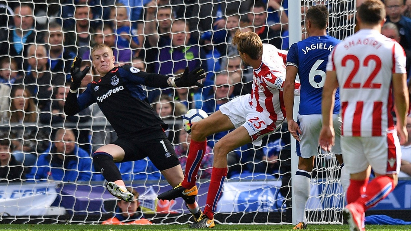 Jordan Pickford patril v prvom kole medzi opory Evertonu.