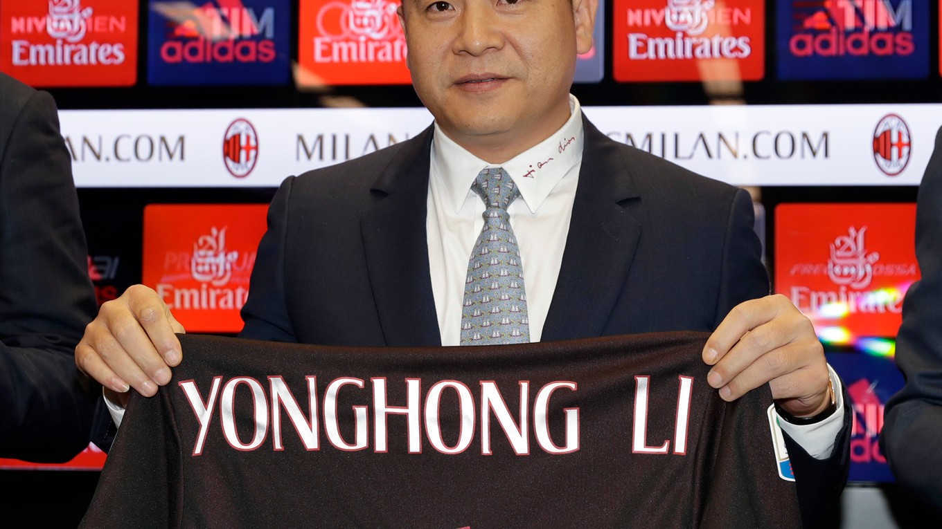 Minulý rok kúpil čínsky investor 99,9-percentný podiel v AC Miláno od Silvia Berlusconiho za takmer 750 miliónov eur.