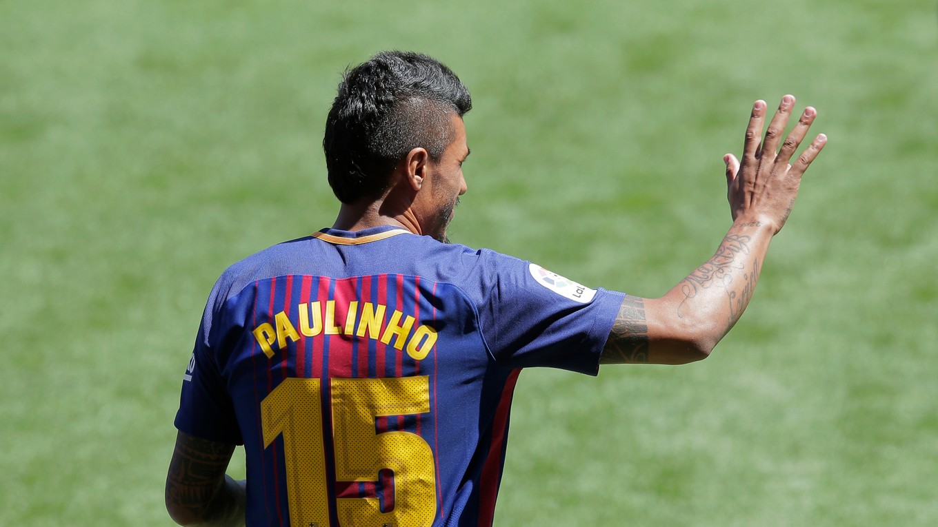 Paulinho sa predstavil fanúšikom Barcelony.