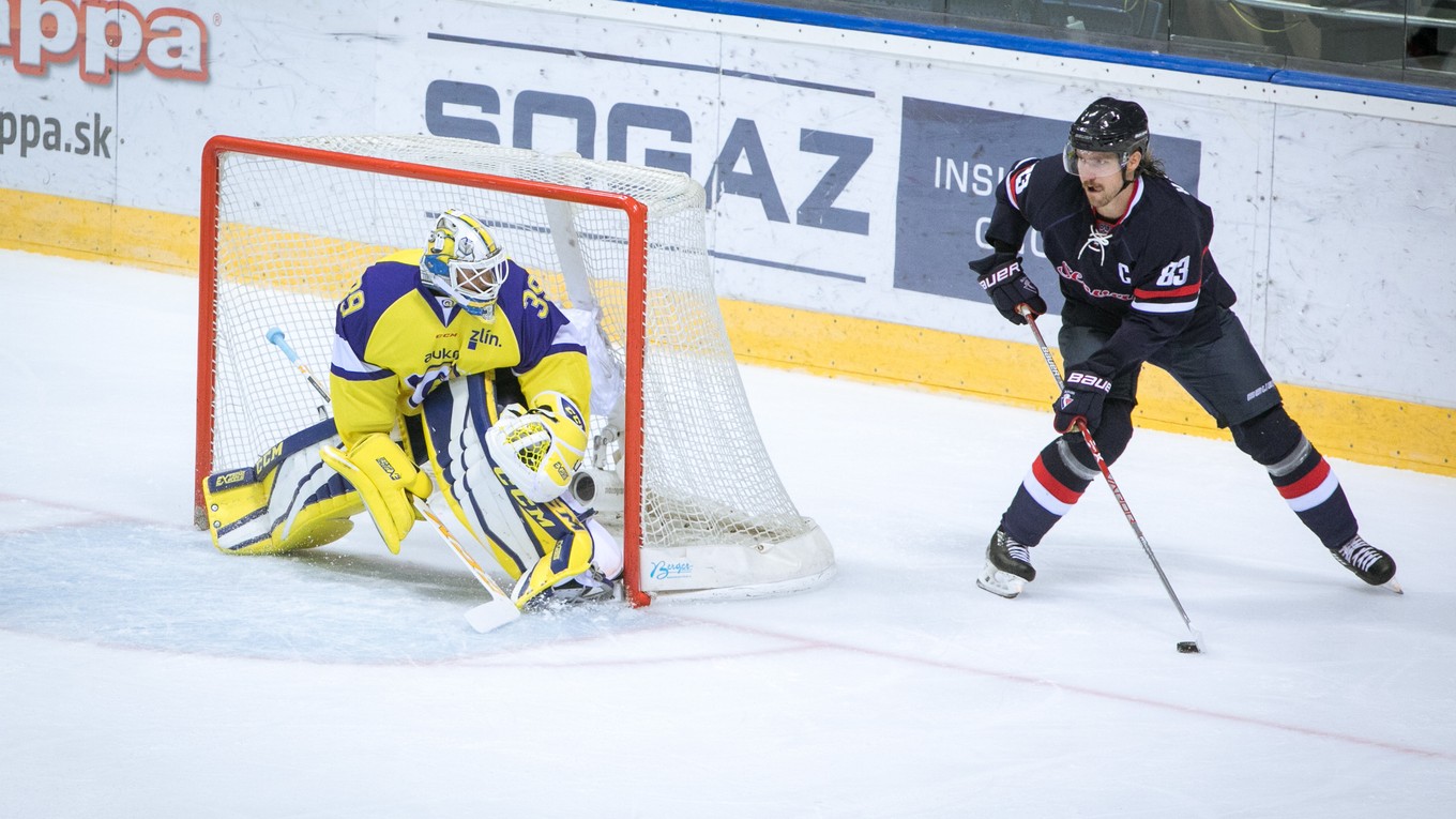 Lukáš Kozák (vpravo) v Slovane nepresvedčil.