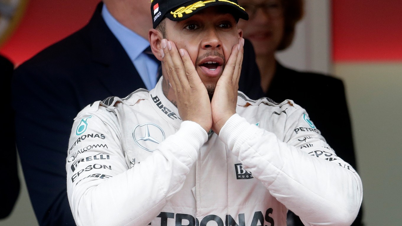 Lewis Hamilton sa teší po triumfe na Veľkej cene Monaka 2016