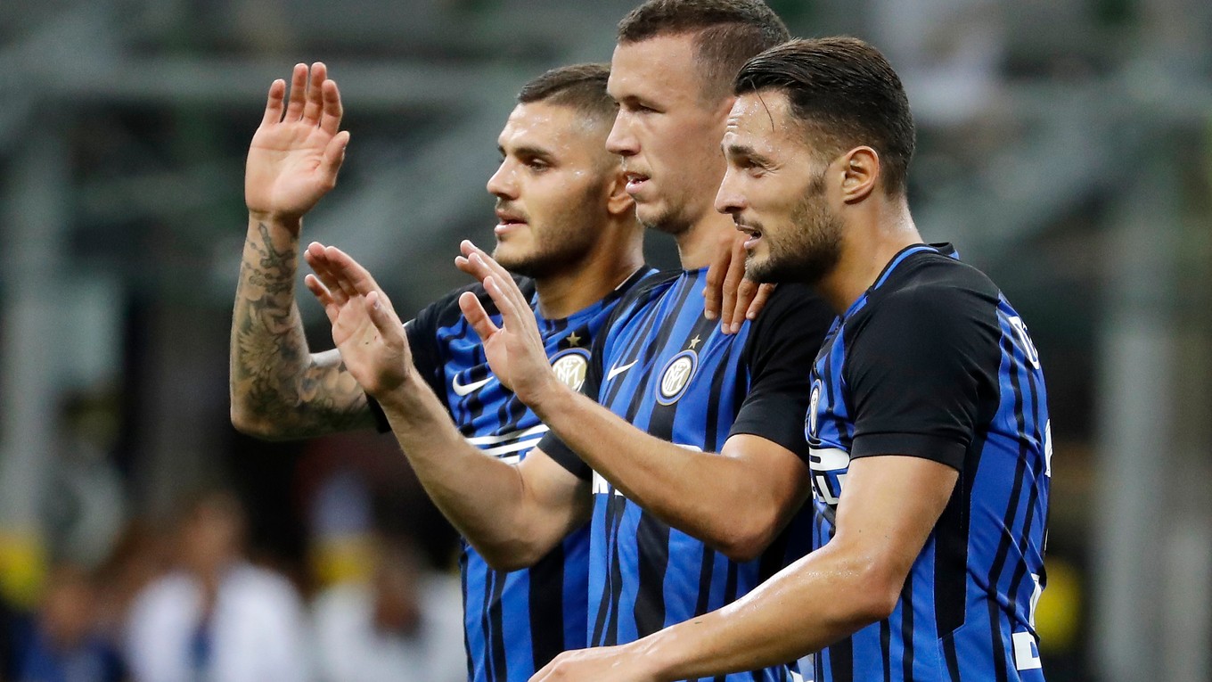 Hráči Interu, zľava Mauro Icardi, Ivan Perišič a Danilo D'Ambrosio.