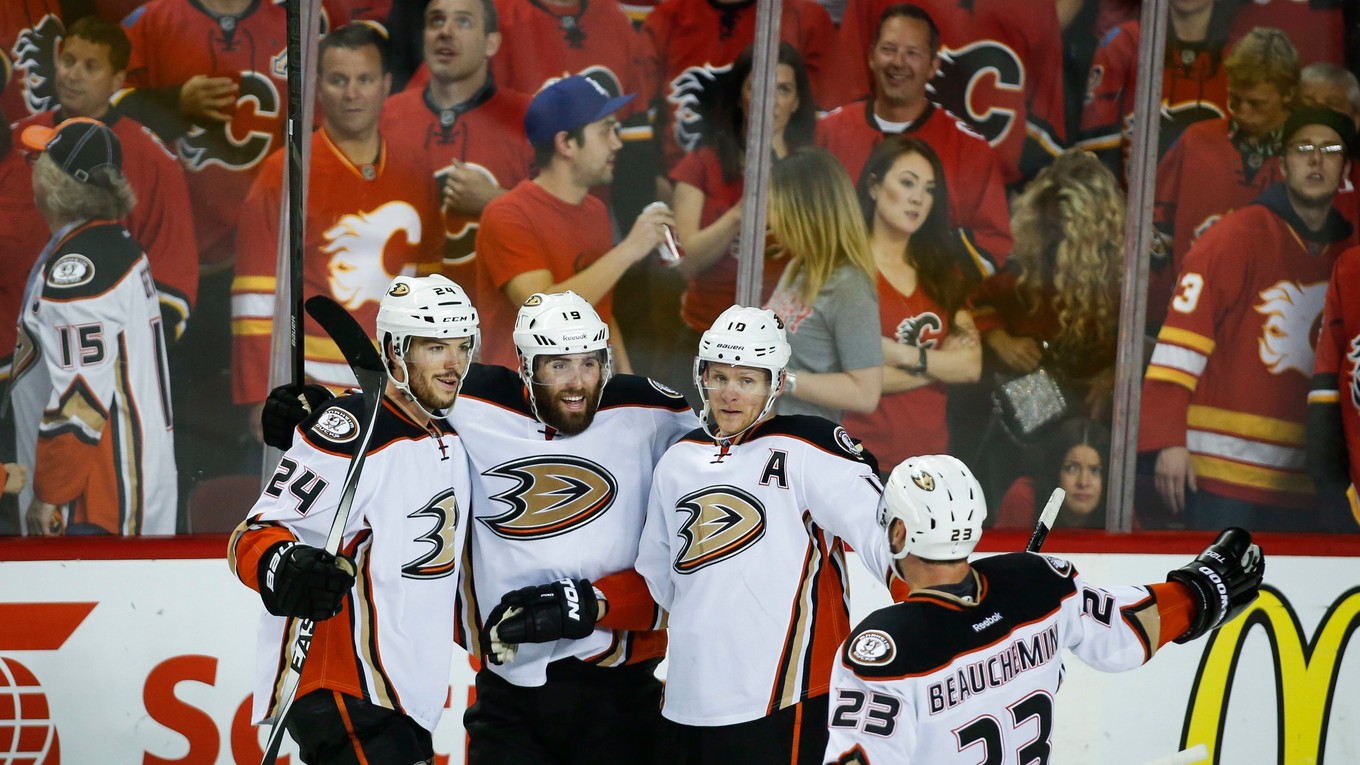 Simon Després (úplne vľavo).