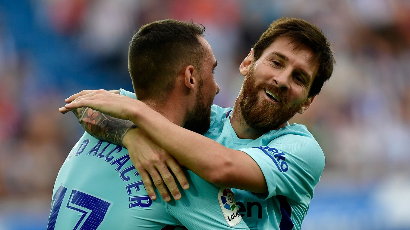 Lionel Messi (vpravo).