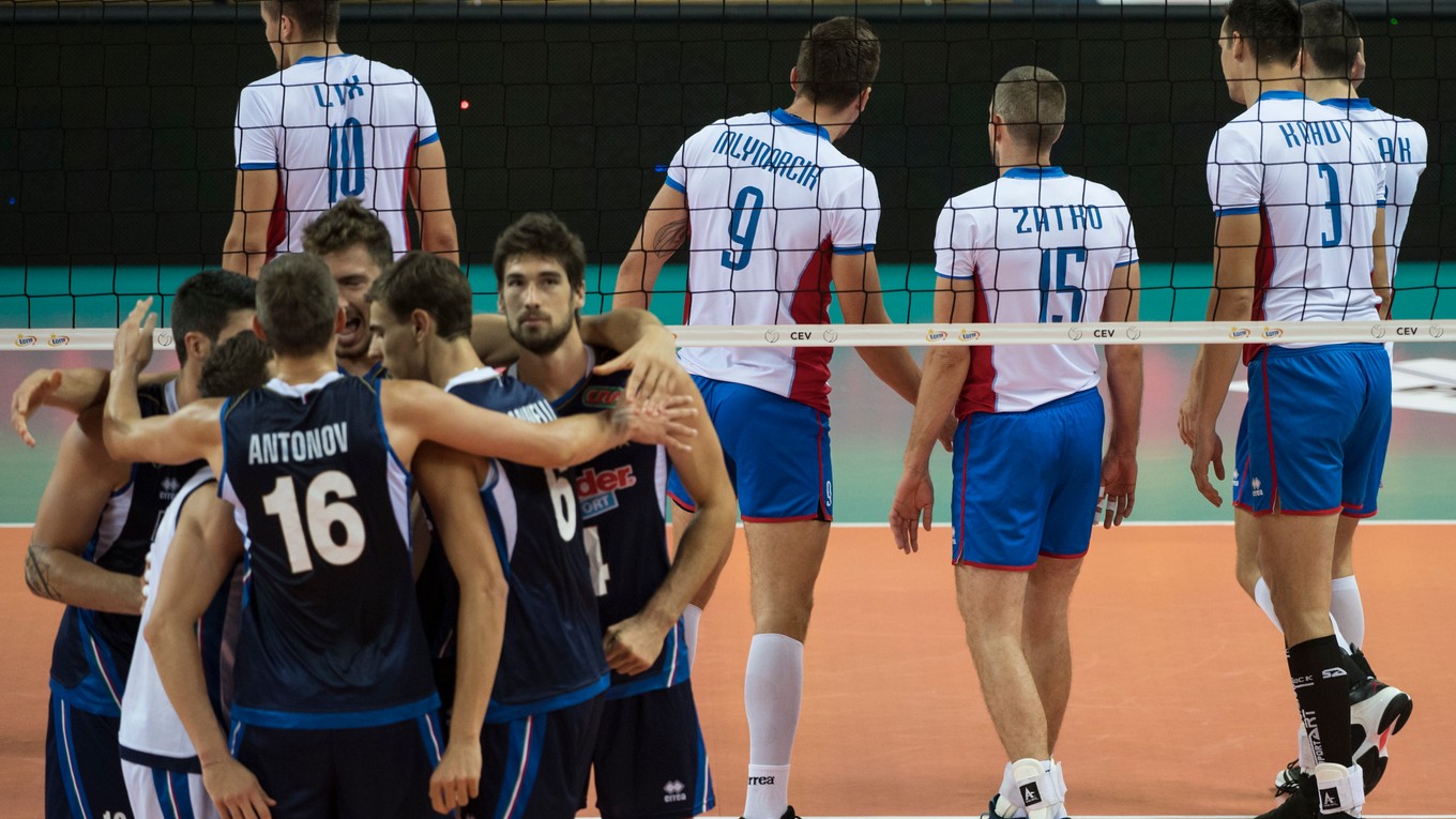 Slovákom (v pozadí) sa zatiaľ v Poľsku nedarí.