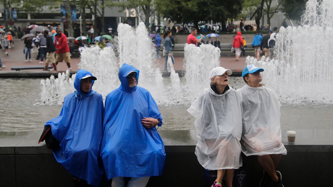 Na US Open sa nehrá. Diváci sú sklamaní.