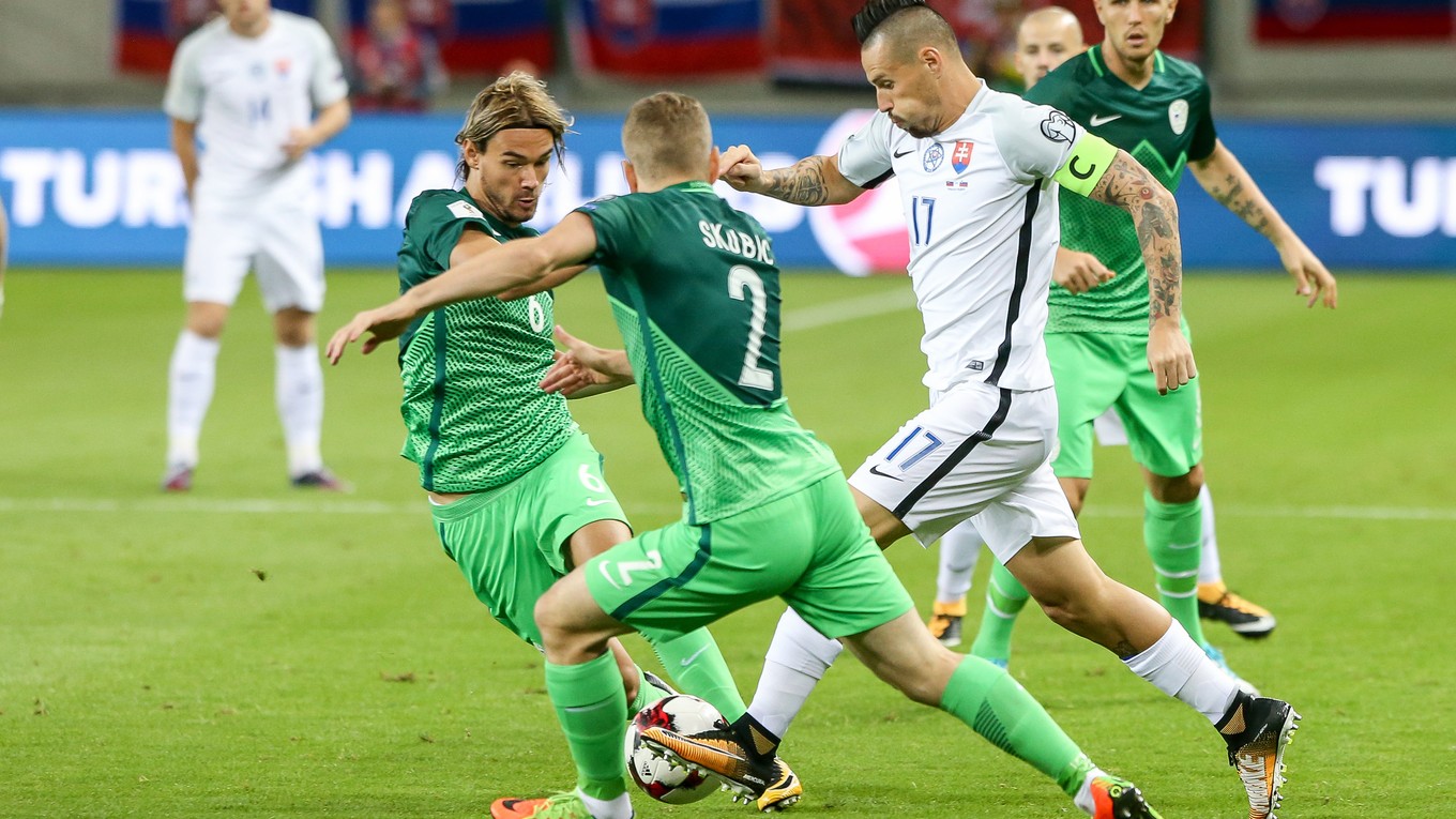 Marek Hamšík (s číslom 17) tradične patril medzi najväčšie opory slovenského tímu.