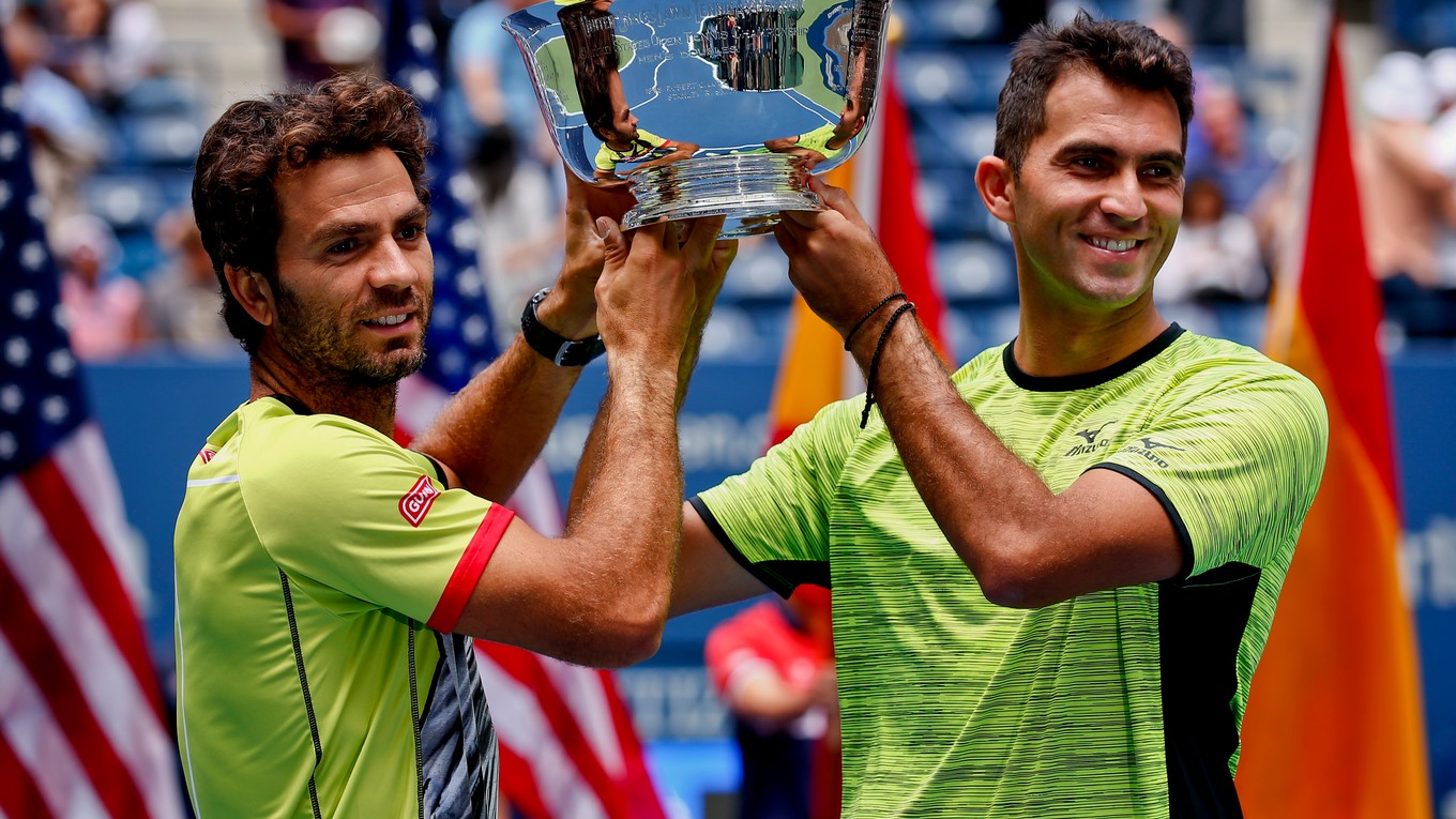 Jean-Julien Rojer (vľavo) a Horia Tecau.