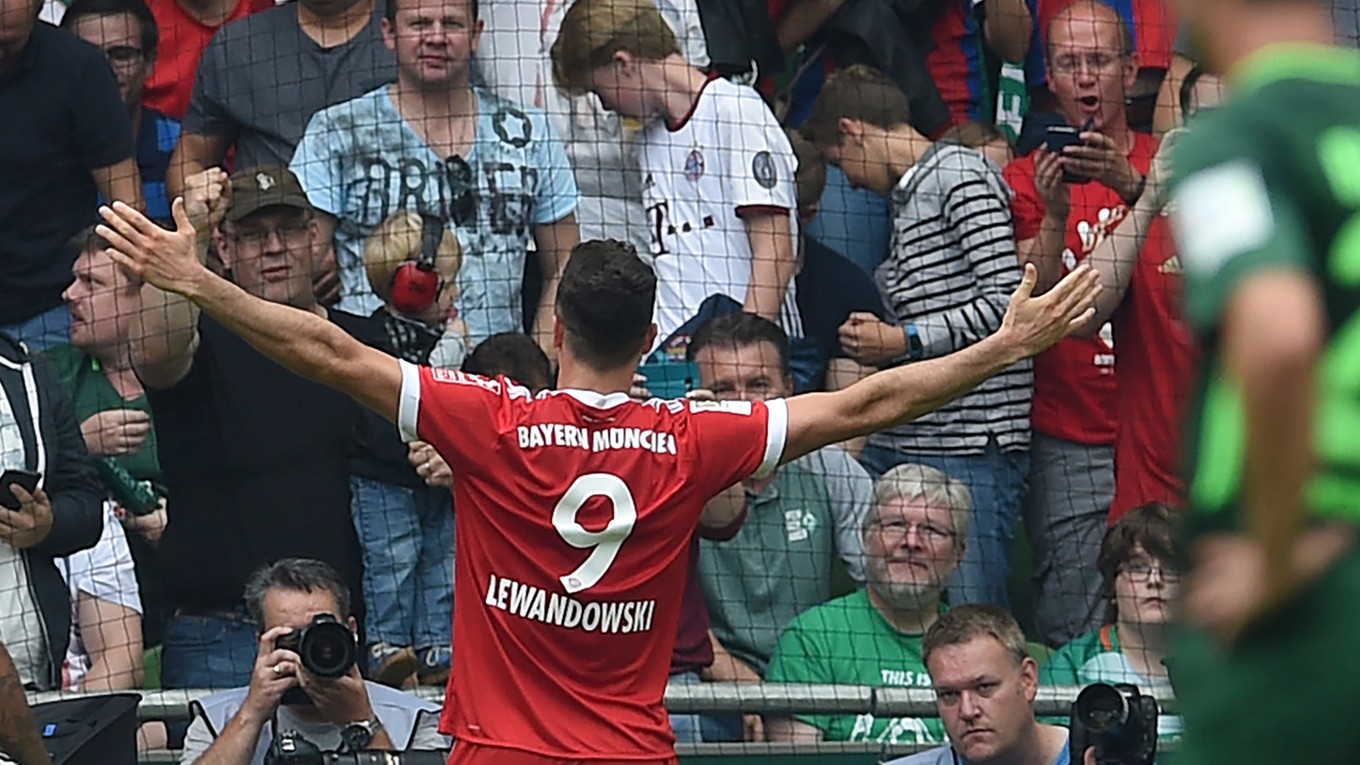Poľský futbalový reprezentant Robert Lewandowski sa kriticky vyjadril smerom k transferovej politike svojho zamestnávateľa Bayernu Mníchov.