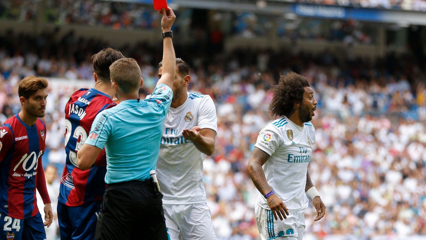 V závere nepodareného domáceho zápasu dostal Real aj červenú kartu.
