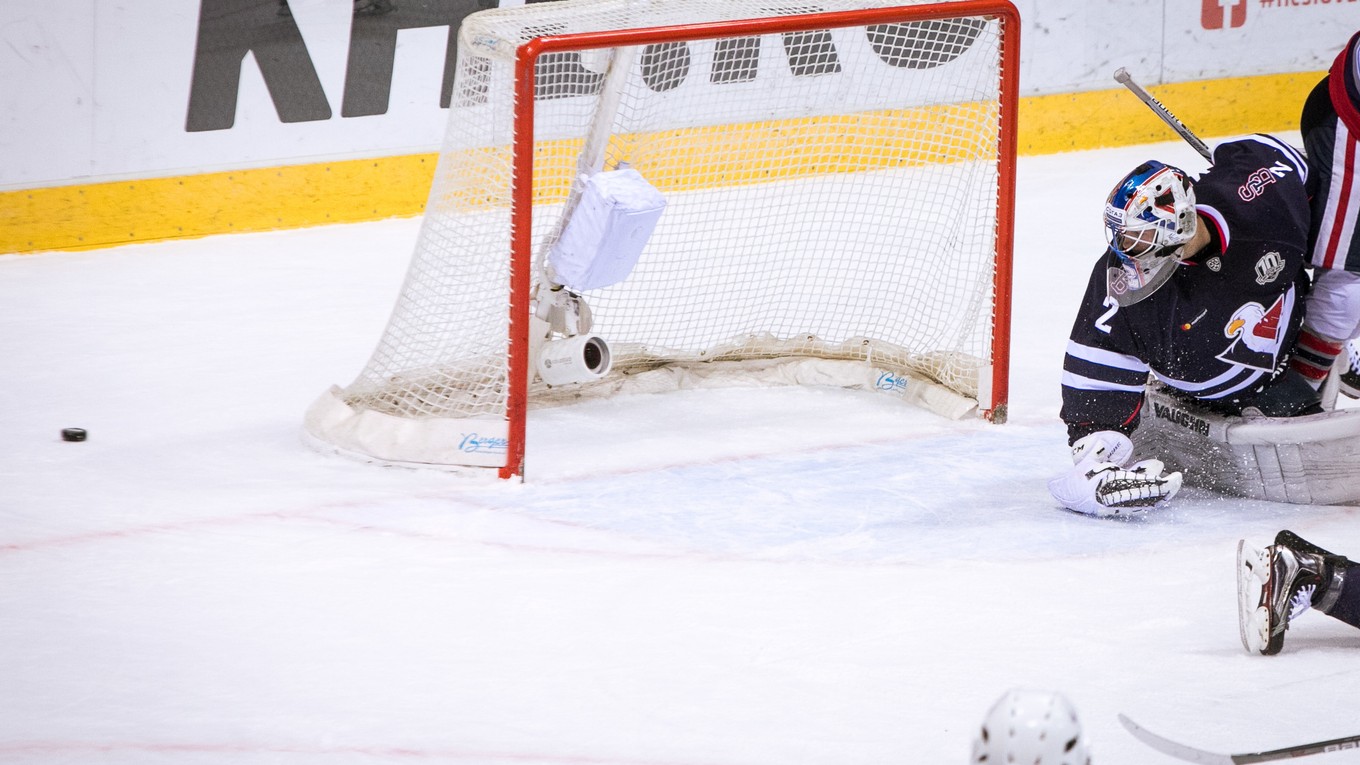 Marek Mazanec z HC Slovan Bratislava počas zápasu Kontinentálnej hokejovej ligy (KHL) medzi HC Slovan Bratislava - Neftechimik Nižnekamsk.