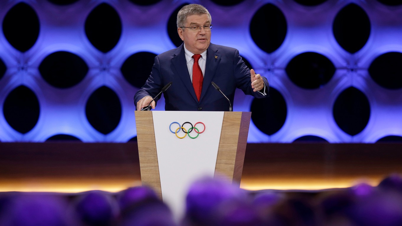 Prezident MOV Thomas Bach počas otvorenia zasadnutia v Lime.