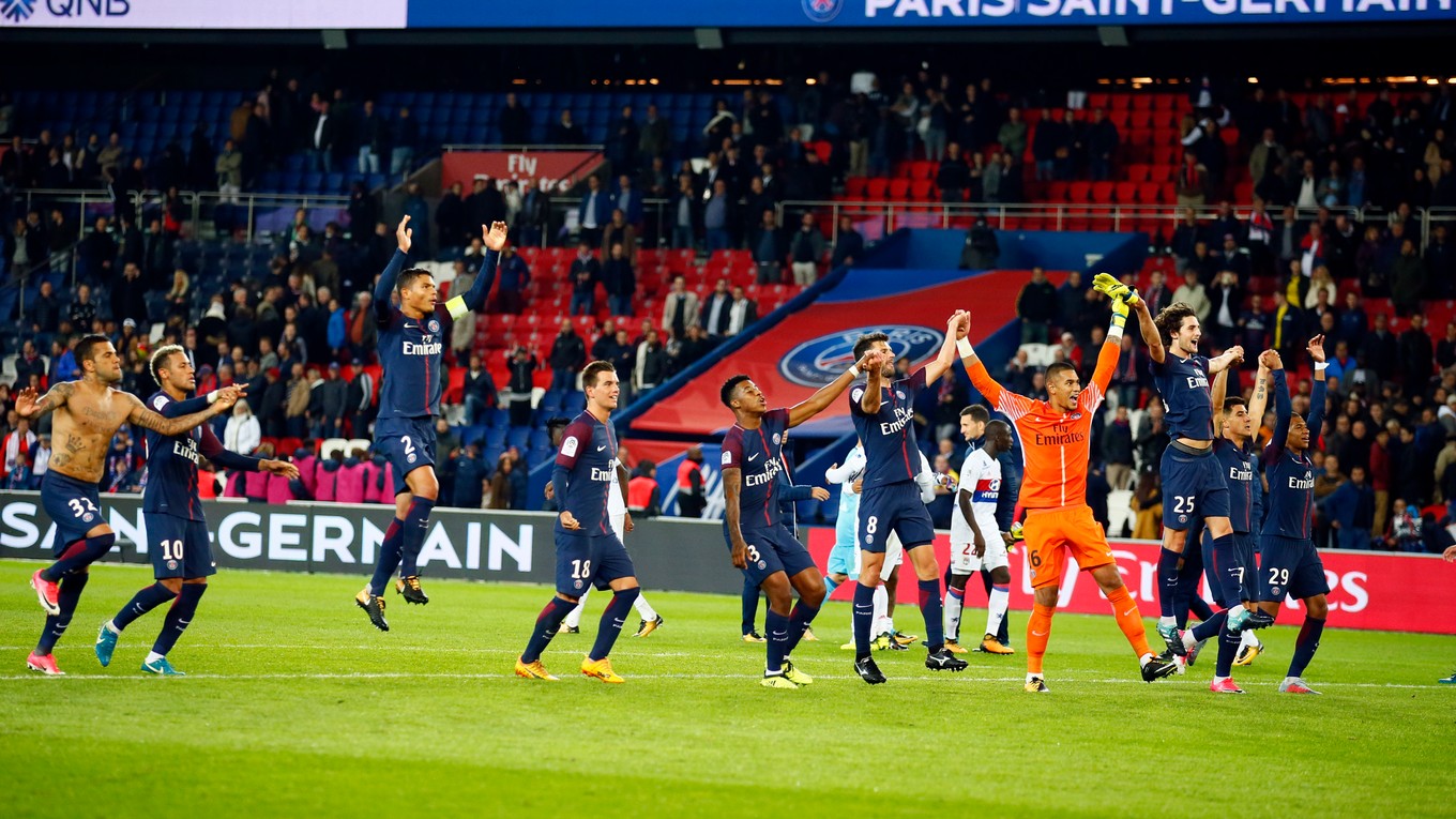 Radosť hráčov PSG po víťazstve nad Lyonom.