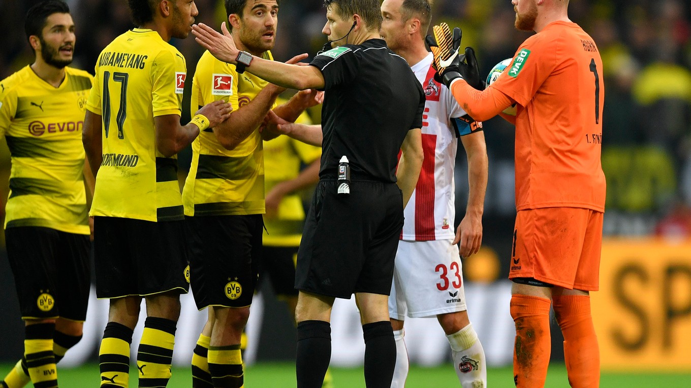 Rozhodca Patrick Ittrich nemusel situáciu posúdiť správne.