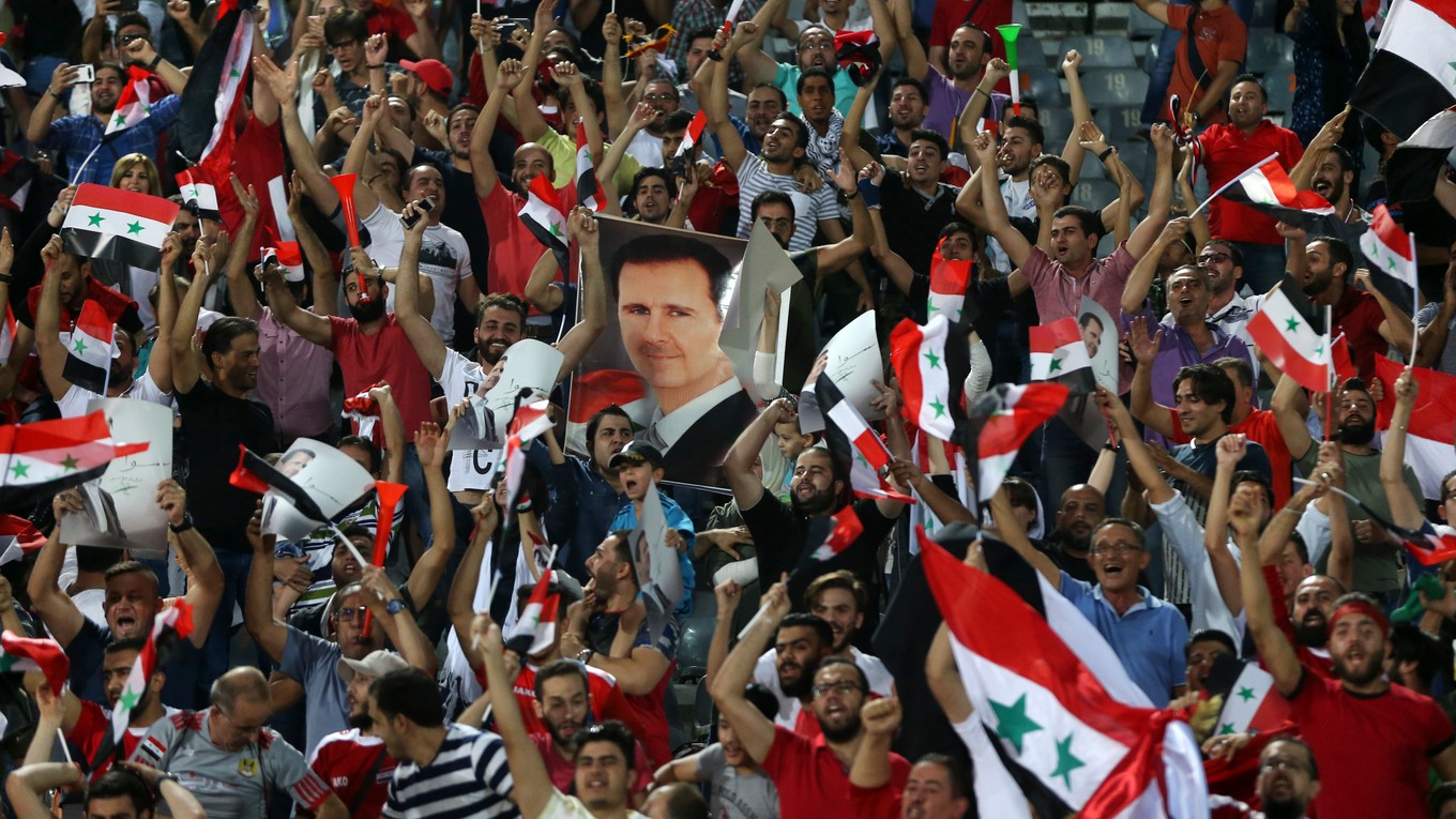 Na snímke portrét sýrskeho prezidenta Bašára Asada v hľadisku v zápase A-skupiny ázijskej kvalifikácie MS 2018 vo futbale Irán - Sýria (2:2).