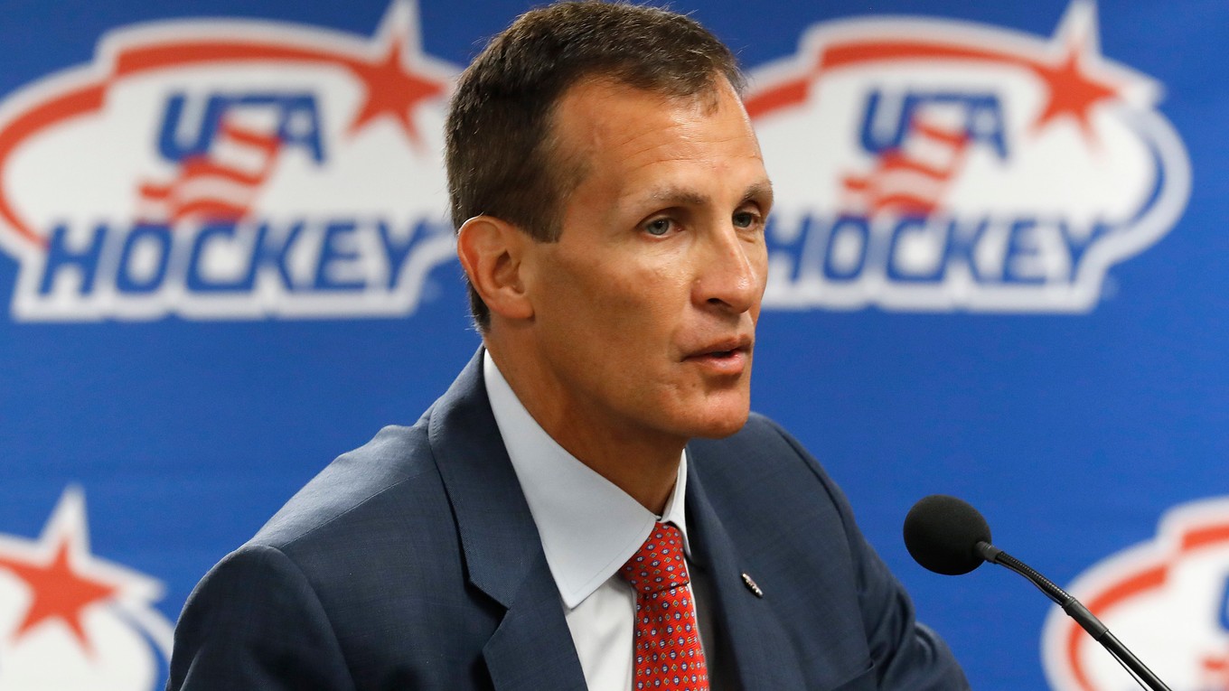 Tony Granato momentálne trénuje univerzitný tím Wisconsinu. 