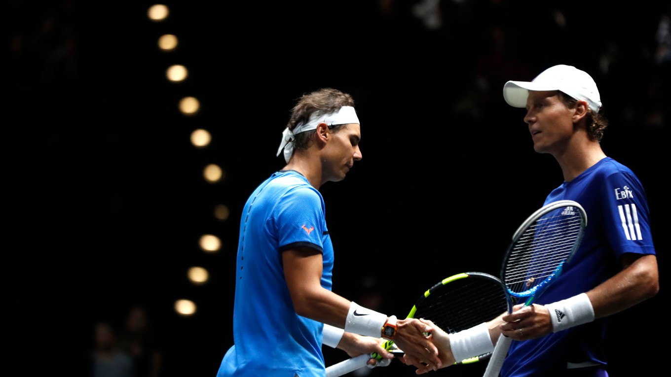 Rafael Nadal (vľavo) s Tomášom Berdychom.
