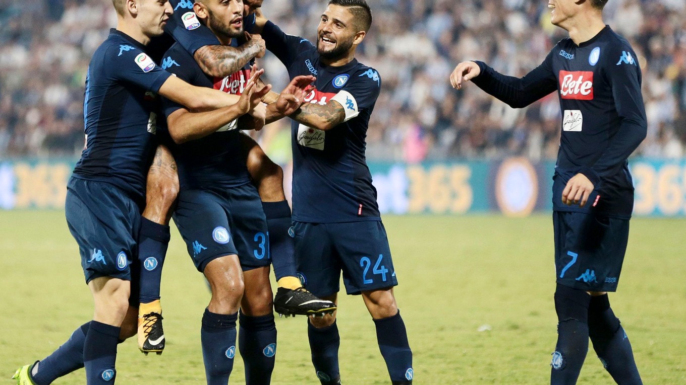 Hráči SSC Neapol sa radujú z rozhodujúceho gólu Ghoulama.