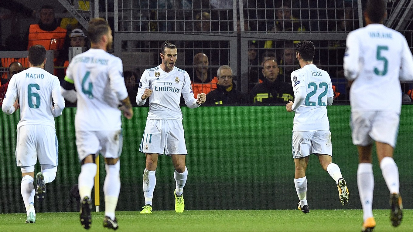 Gareth Bale (v strede) sa raduje zo svojho gólu.