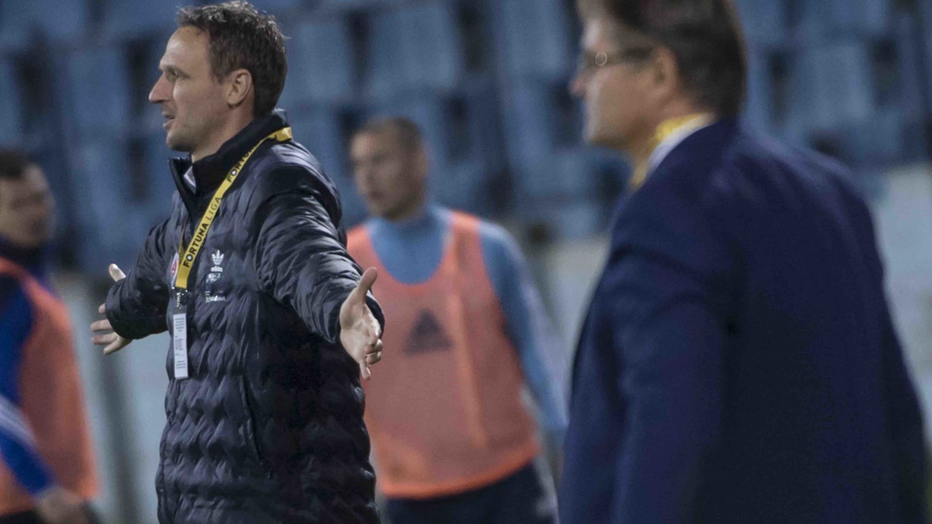 Ivan Vukomanovič (vľavo) bol sklamaný. Jeho Slovan opäť neudržal čisté konto.