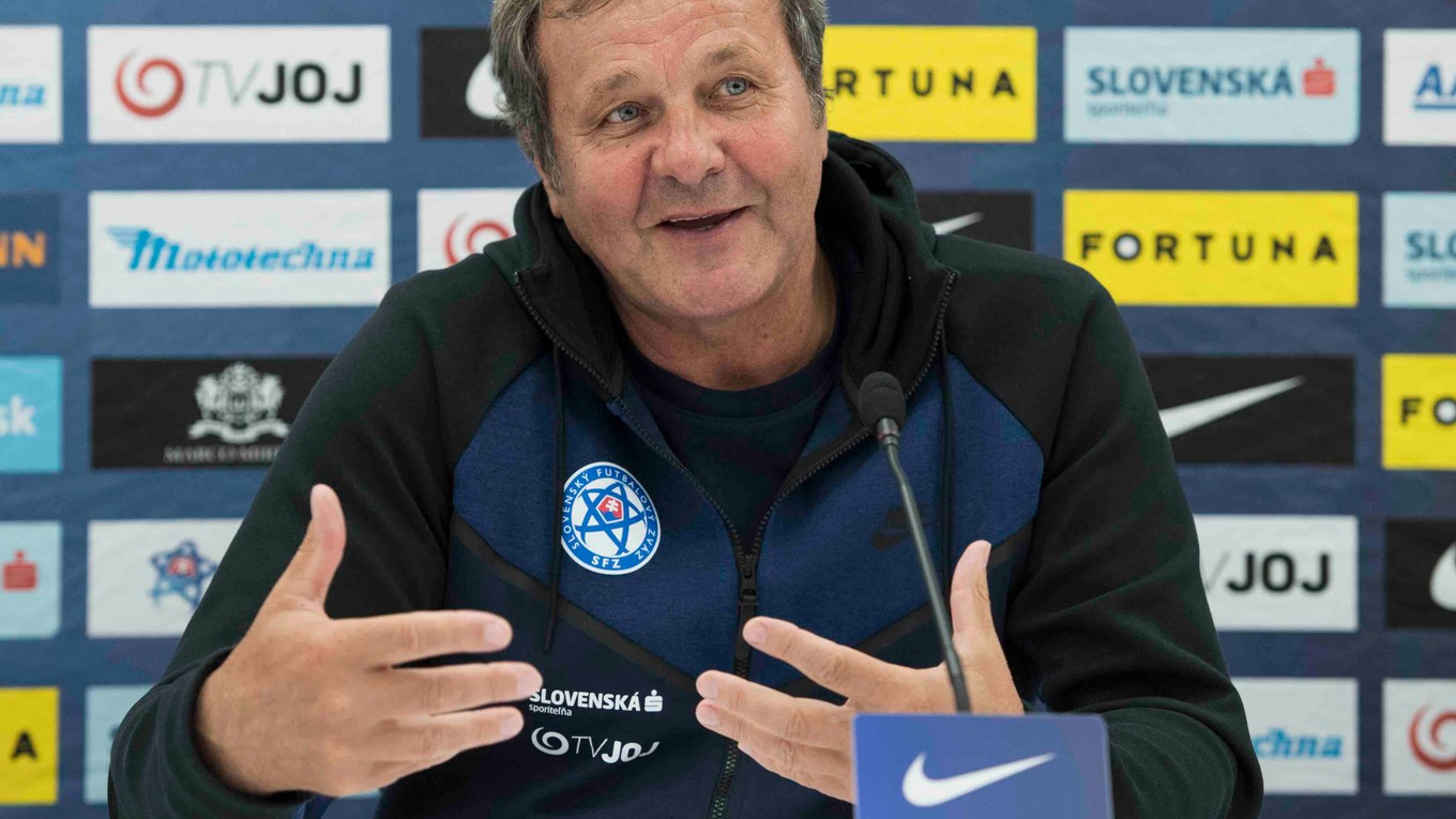 Tréner slovenskej futbalovej reprezentácie Ján Kozák.