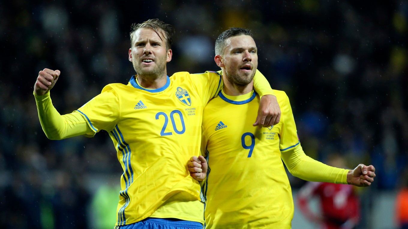 Hrdinom Švédska bol Marcus Berg (vpravo), ktorý strelil štyri góly.