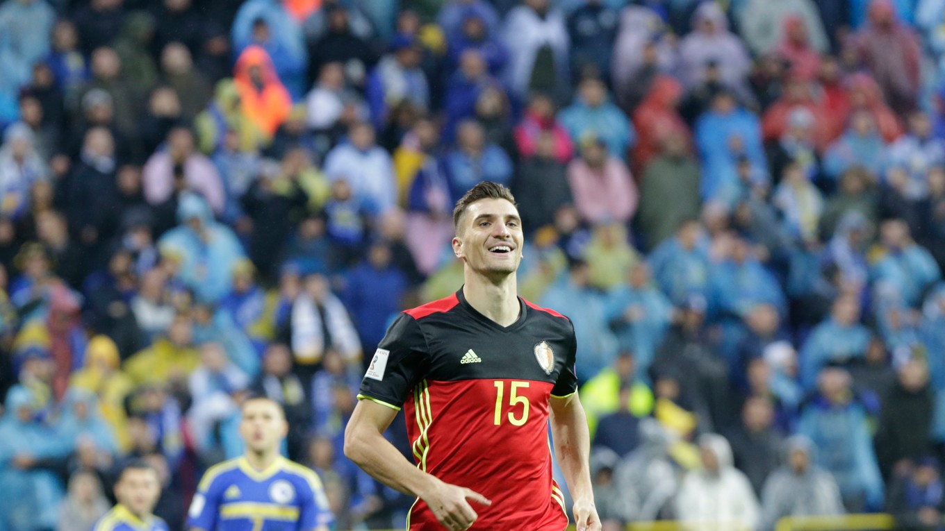 Belgičan Thomas Meunier oslavuje gól do siete Bosny.