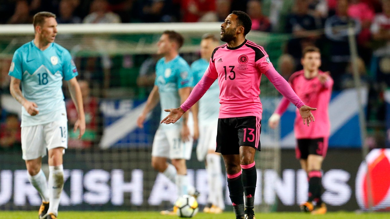 Sklamaní Škóti po jednom z inkasovaných gólov.