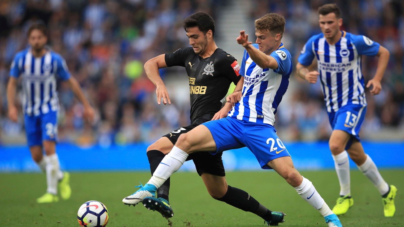 Španielsky futbalový stredopoliar Mikel Merino podpísal päťročný kontrakt s Newcastlom United.
