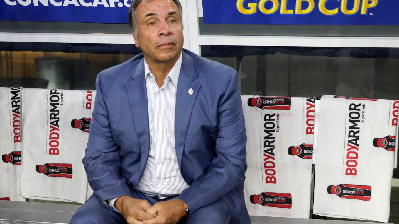 Bruce Arena prevzal zodpovednosť za neúspech USA.