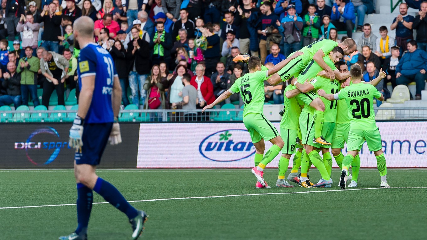 Futbalisti Žiliny sa radujú po jednom z gólov.
