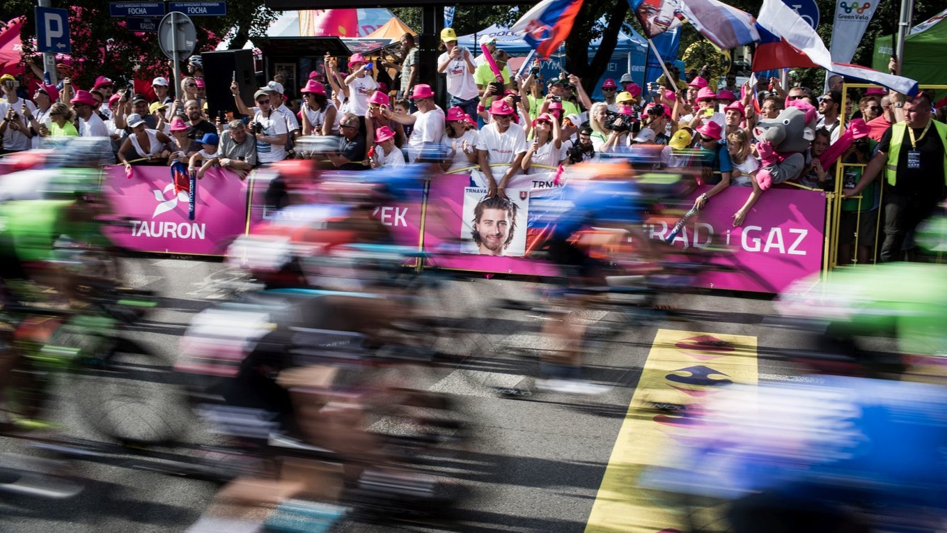 Čestné uznanie za fotografiu zo série Fenomén Sagan získal fotograf denníka SME Jozef Jakubčo.