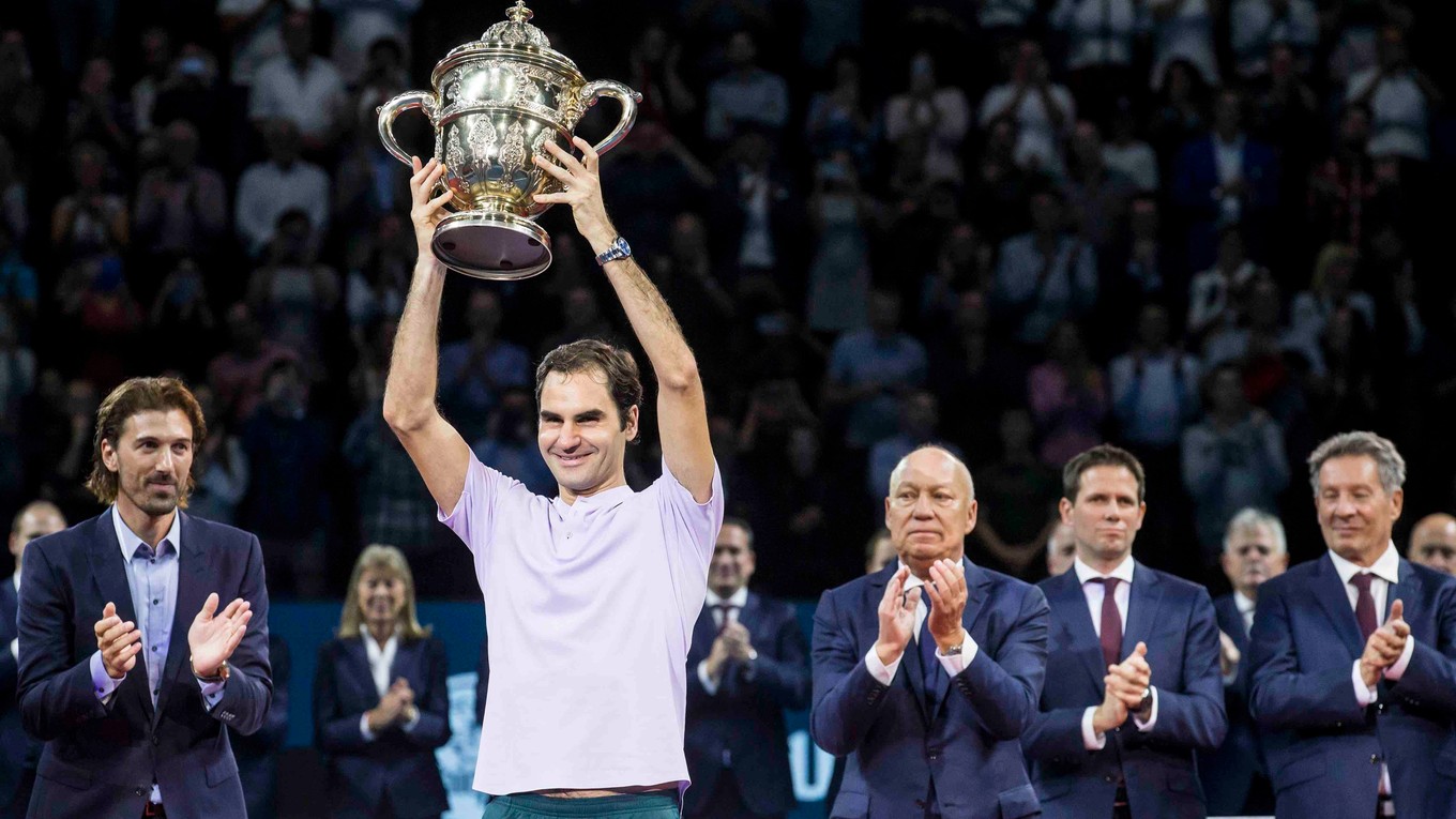 Roger Federer berie z Bazileja ôsmu trofej.