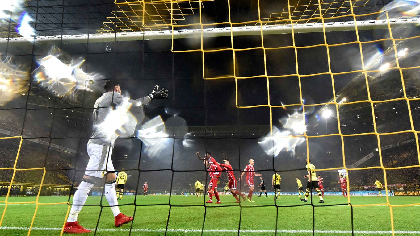 Momentka zo stretnutia medzi Dortmundom a Bayernom.