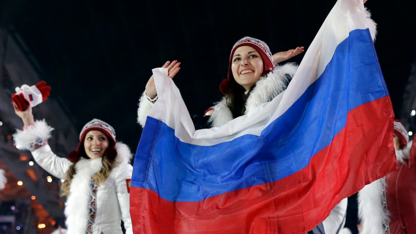 Ruskí športovci počas otváracieho ceremoniálu na olympiáde v Soči 2014.