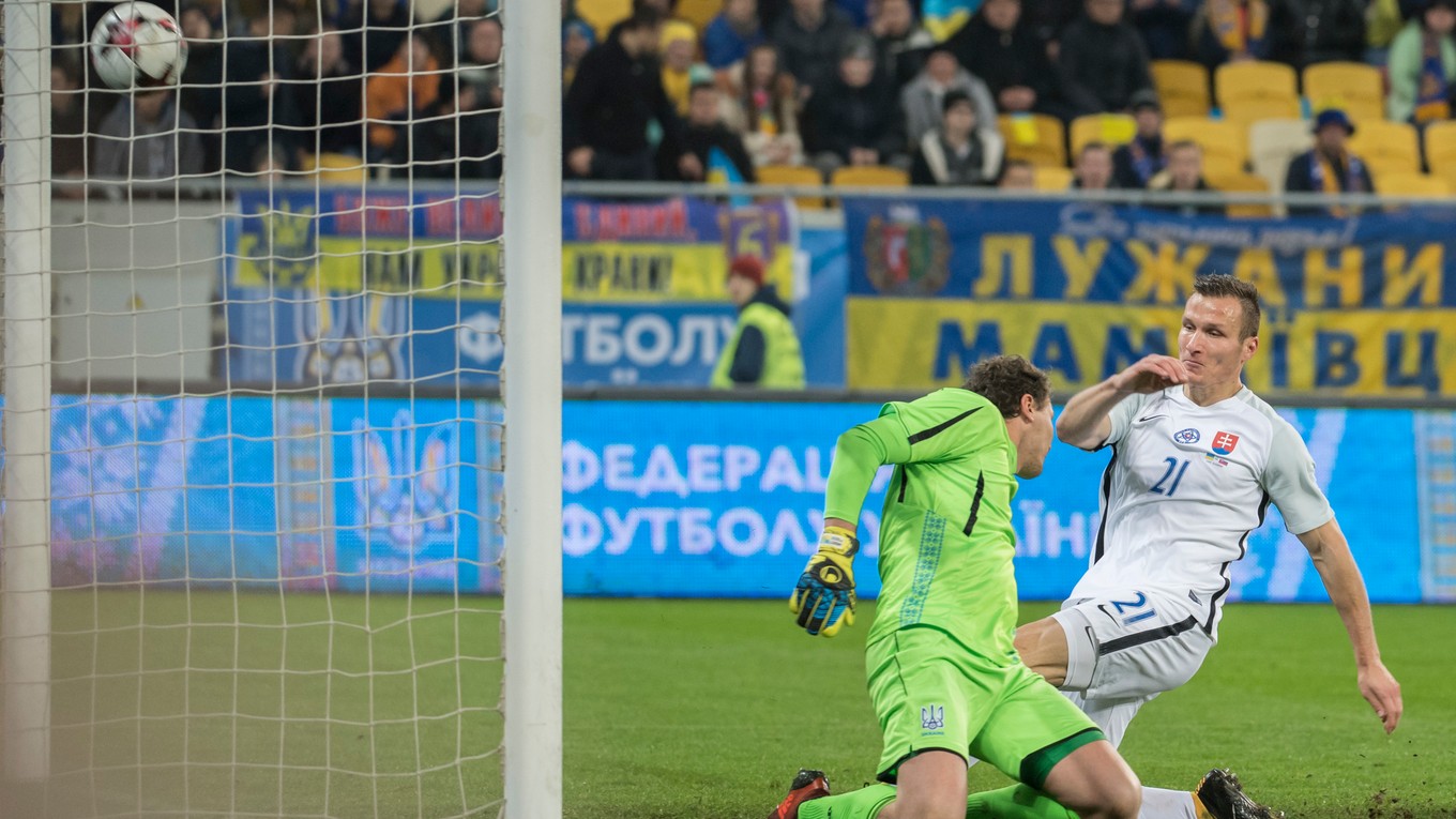 Lukáš Štetina strieľa úvodný gól zápasu.