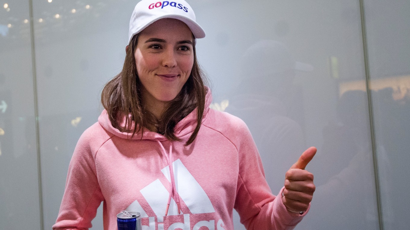Petra Vlhová po príchode na viedenské letisko.