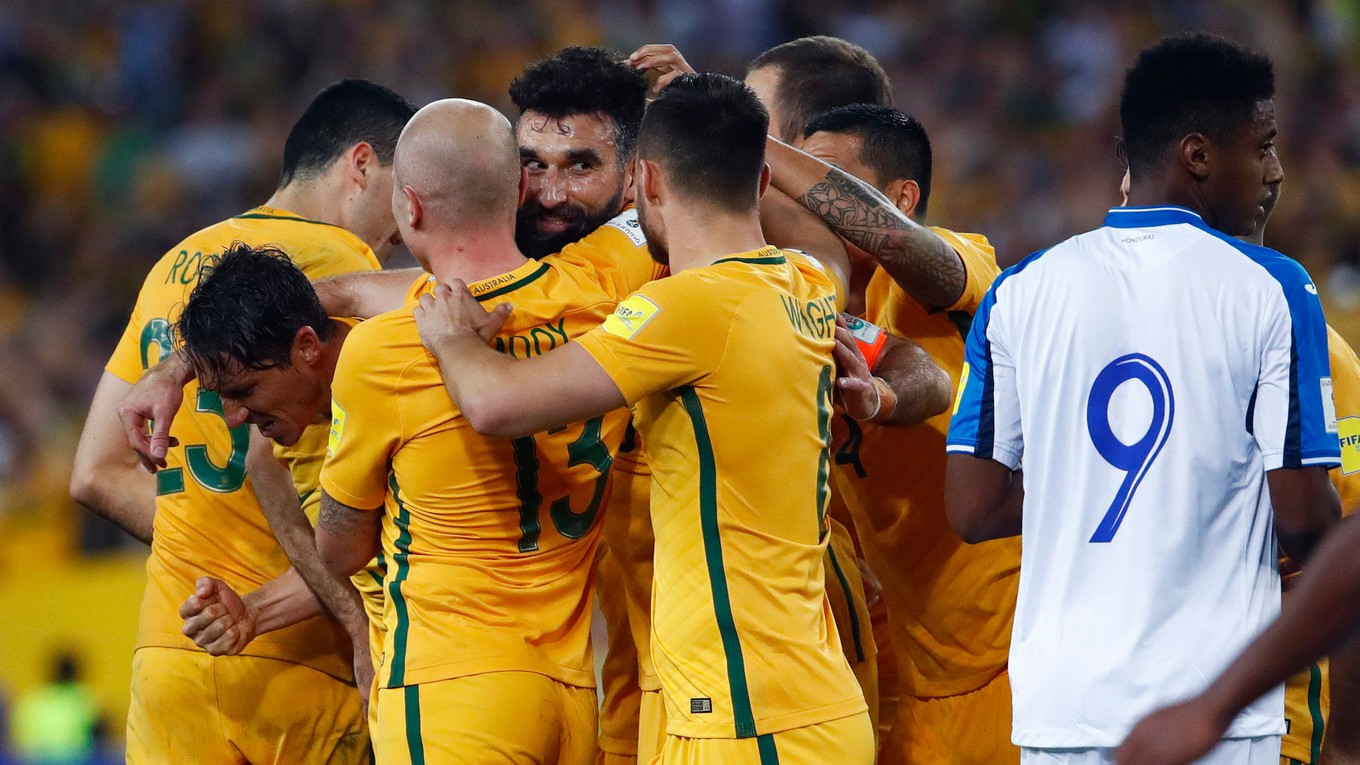 Hráči Austrálie sa radujú po jednom z gólov.