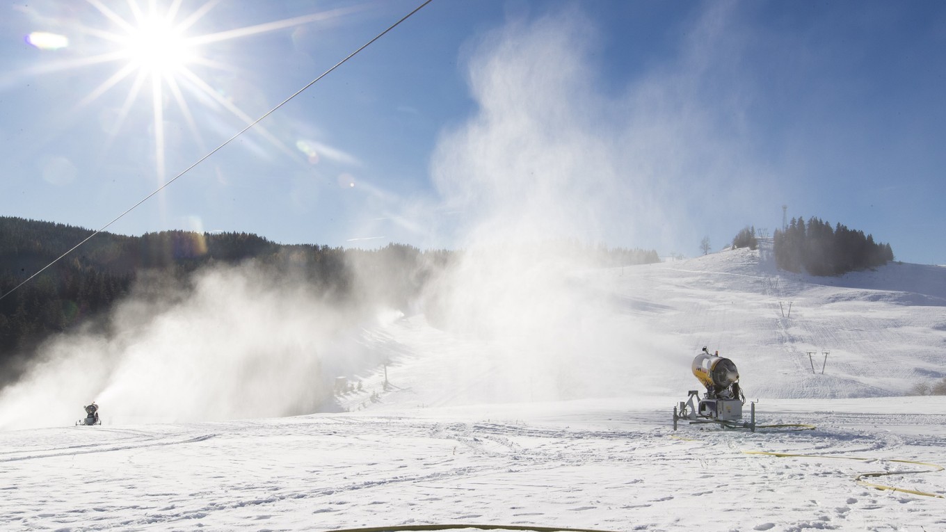Snežné delo v lyžiarskom stredisku Park Snow Donovaly.