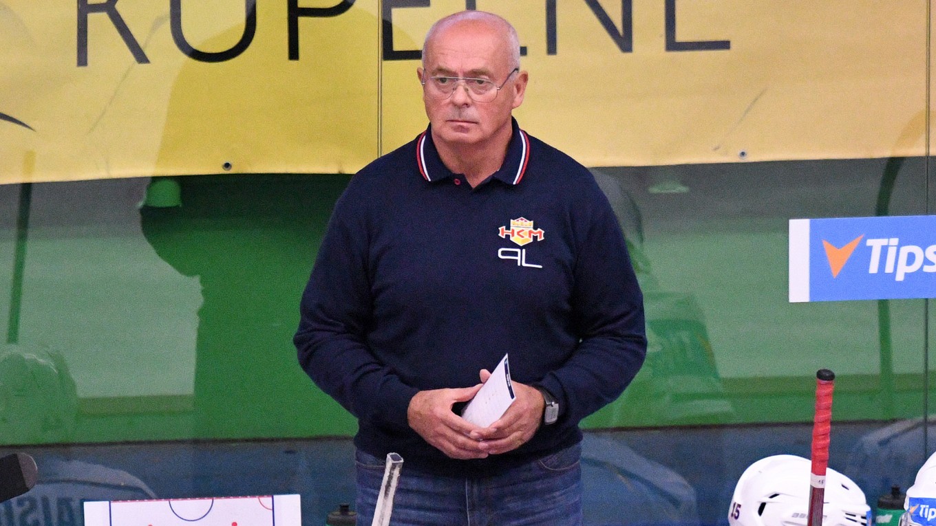  Tréner Zvolena Peter Mikula.