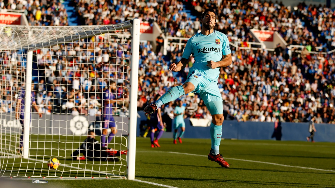 Luis Suarez z FC Barcelony sa teší po úvodnom góle.
