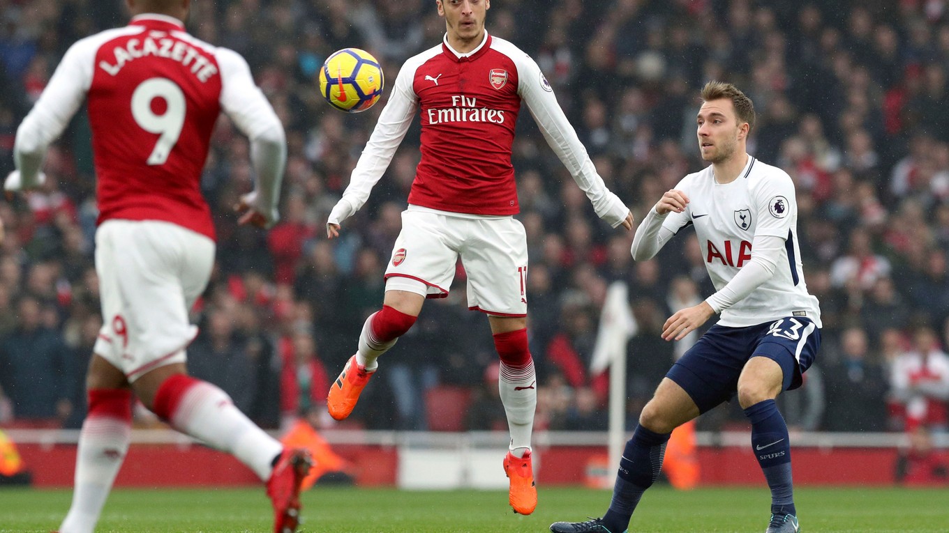 Hráči Arsenalu zvíťazili v Londýnskom derby 2:0.