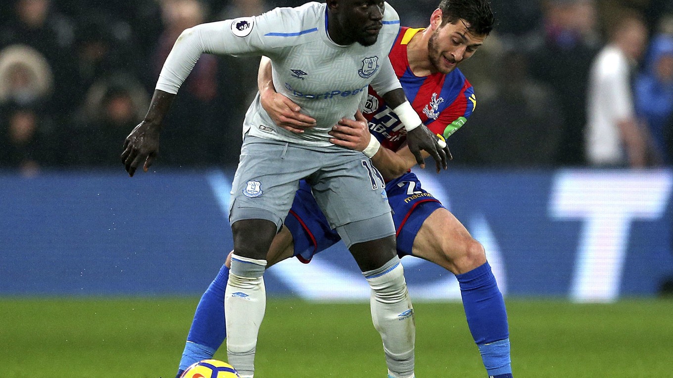 Oumar Niasse (vpredu) sa previnil v zápase proti Crystal Palace.