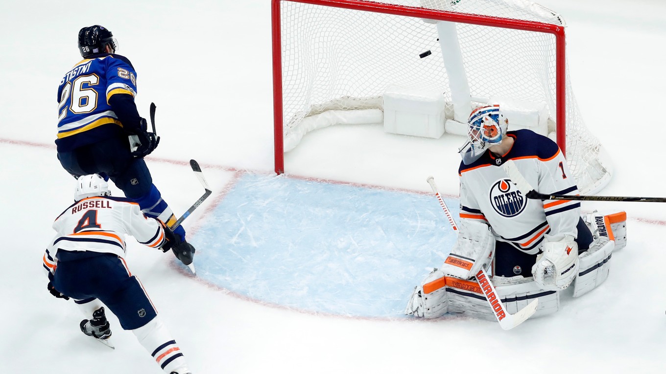 Paul Stastny strieľa jeden z gólov St. Louis.