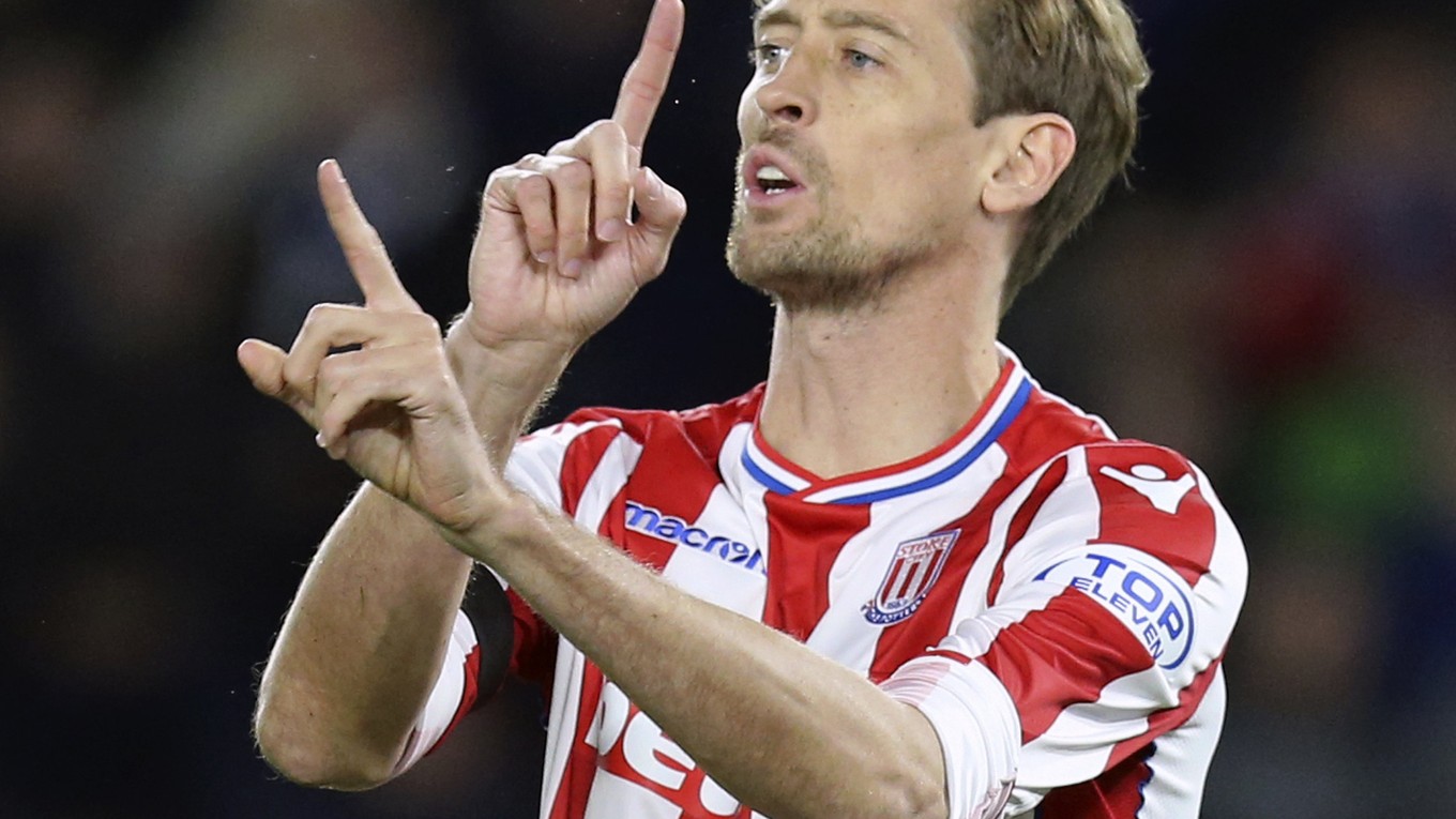Peter Crouch pokračuje v Stoke.