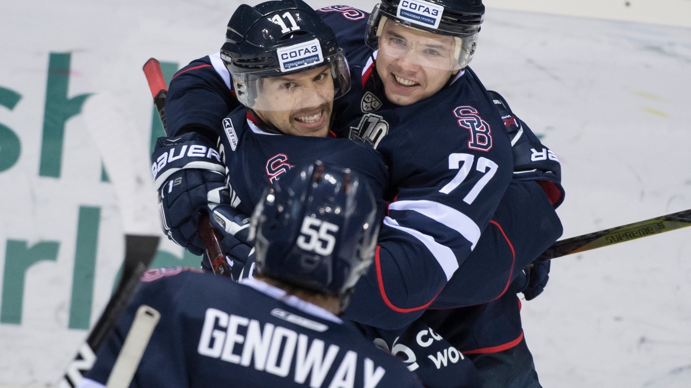 Zach Boychuk (vľavo).