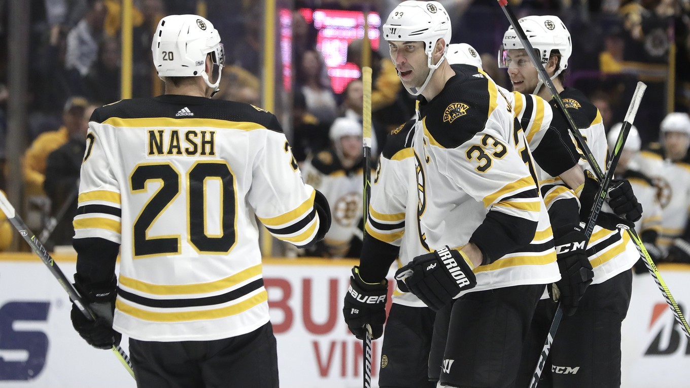 Zdeno Chára (s číslom 33) skóroval za Boston Bruins, víťazstvo však nepriniesol.